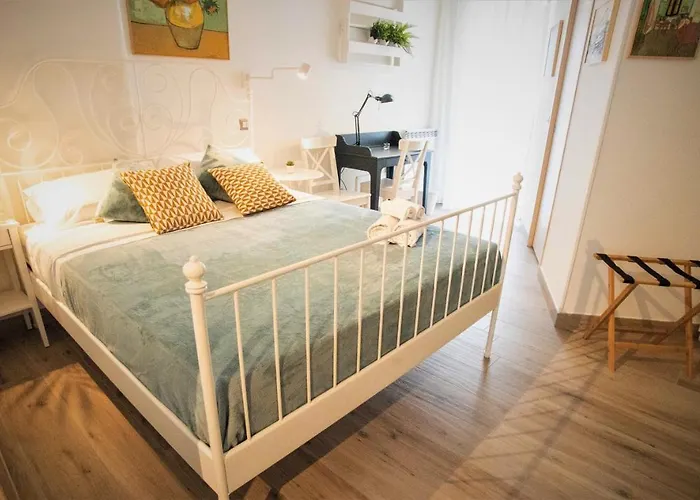 Centre Urban Art Bed and Breakfast 4*