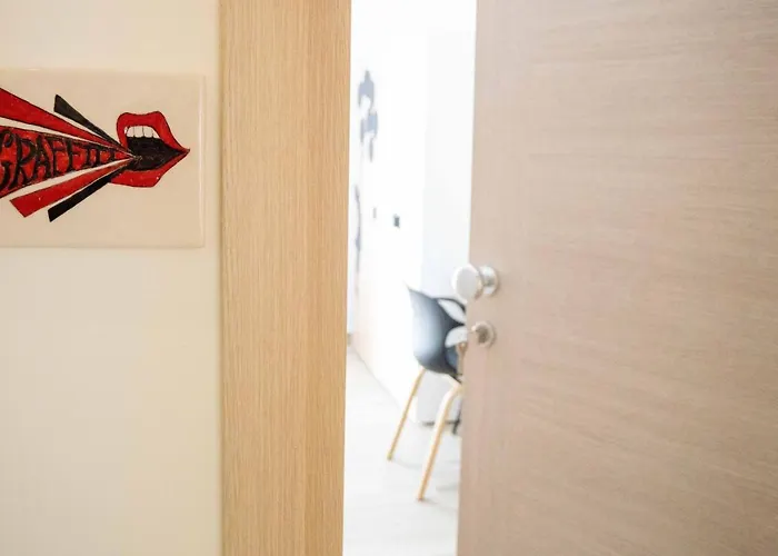Centre Urban Art Bed and Breakfast 4*