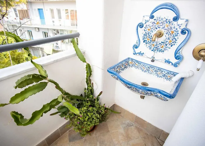 Centre Urban Art Bed and Breakfast 4*